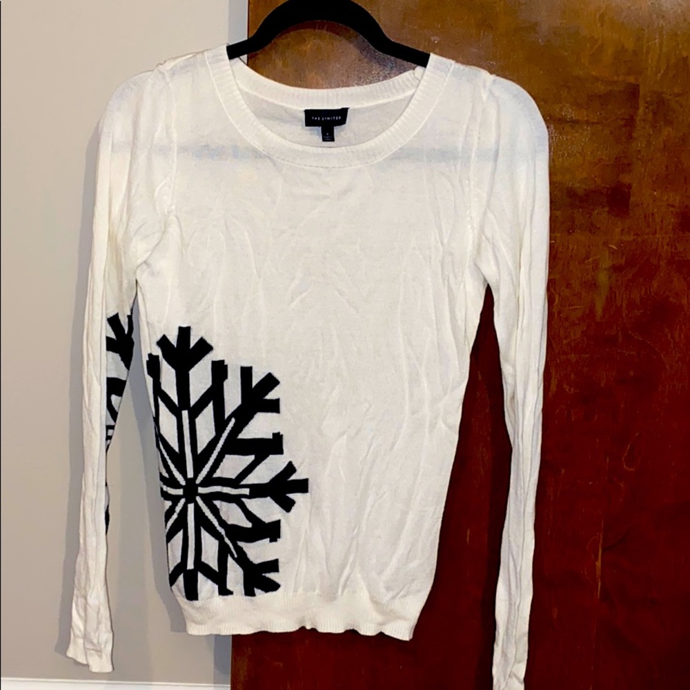 Cute cream colored sweater with a snowflake